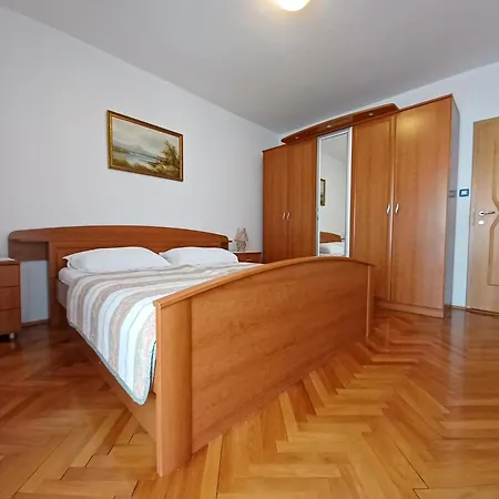 Ryanair's Summer Vacation Near The Apartment Zadar