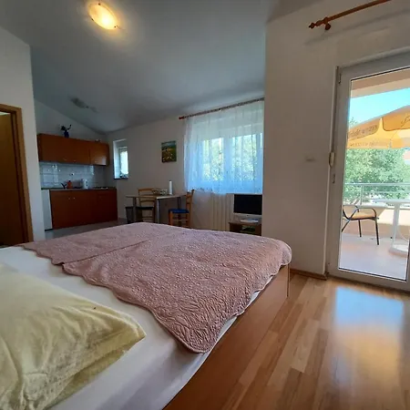 Apartment Ryanair's Summer Vacation Near The