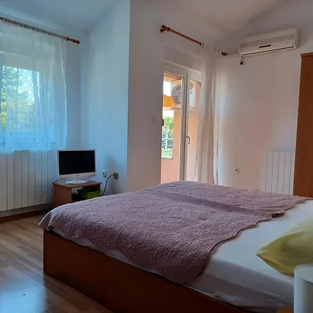 Apartment Ryanair's Summer Vacation Near The *