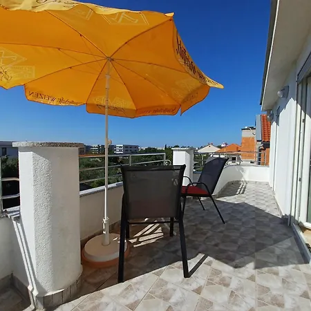 Family Summer Vacation Near The Appartement Zadar