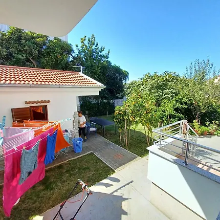 Family Summer Vacation Near The Appartement Zadar