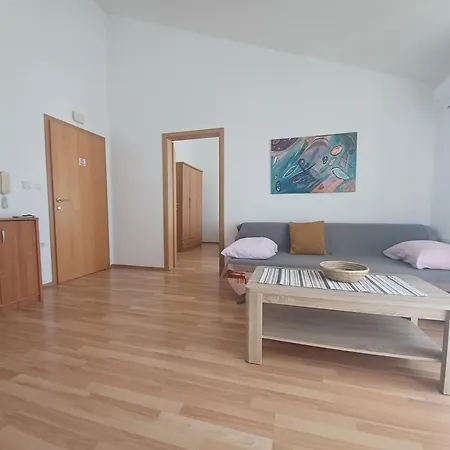 September 2025 Near The Apartment