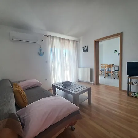 Apartment Ryanair's Summer Vacation Near The